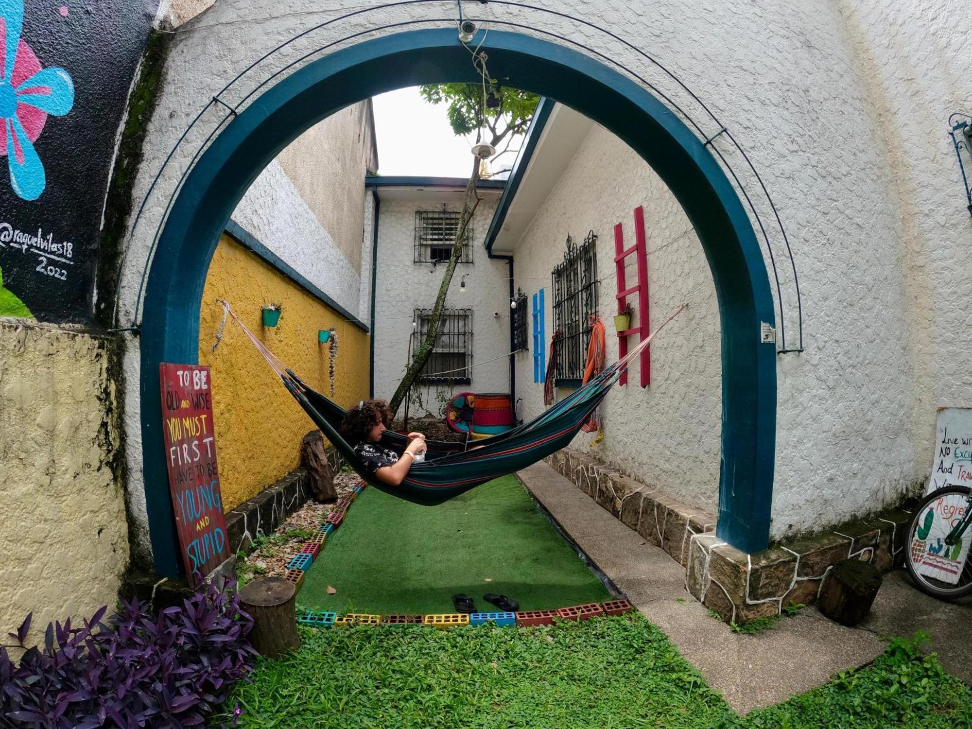Hostal Pelican Larry Cali Exterior foto